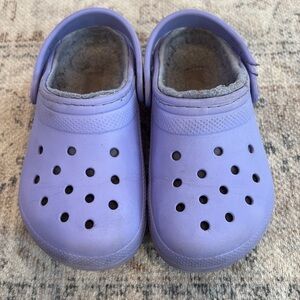 Toddler Girls lined Crocs light purple